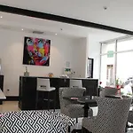 Le Dome מלון 3*